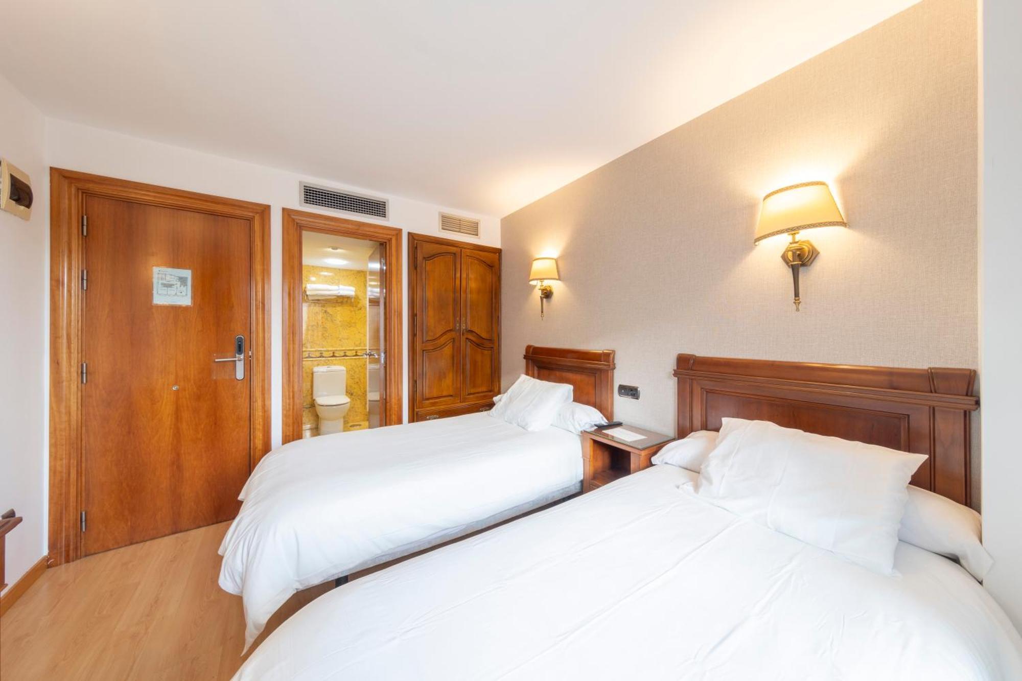 Hostal Sin Recep24H Puerta De La Villa - Pet Friendly & Restaurante Almazan Luaran gambar