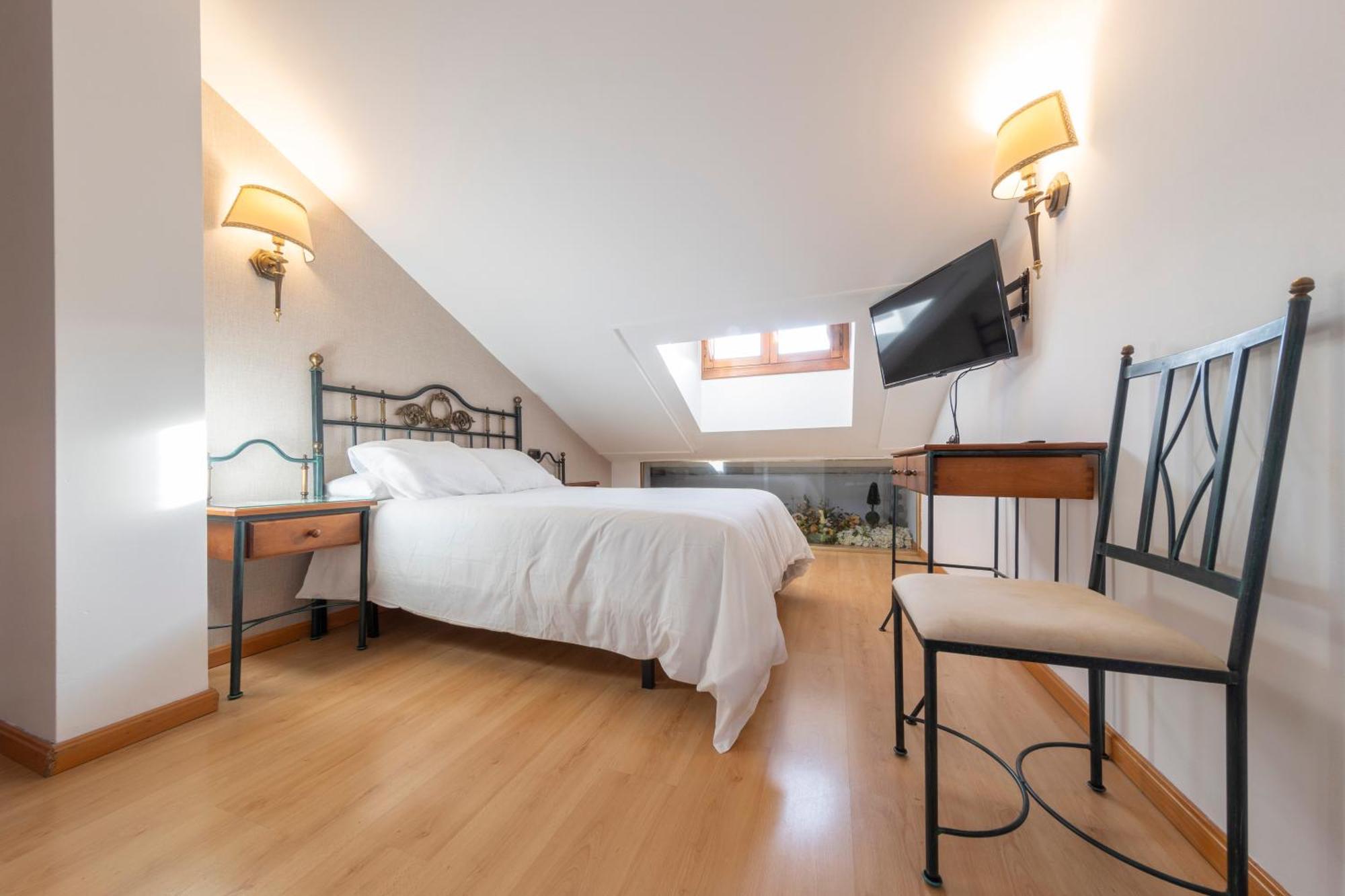 Hostal Sin Recep24H Puerta De La Villa - Pet Friendly & Restaurante Almazan Luaran gambar