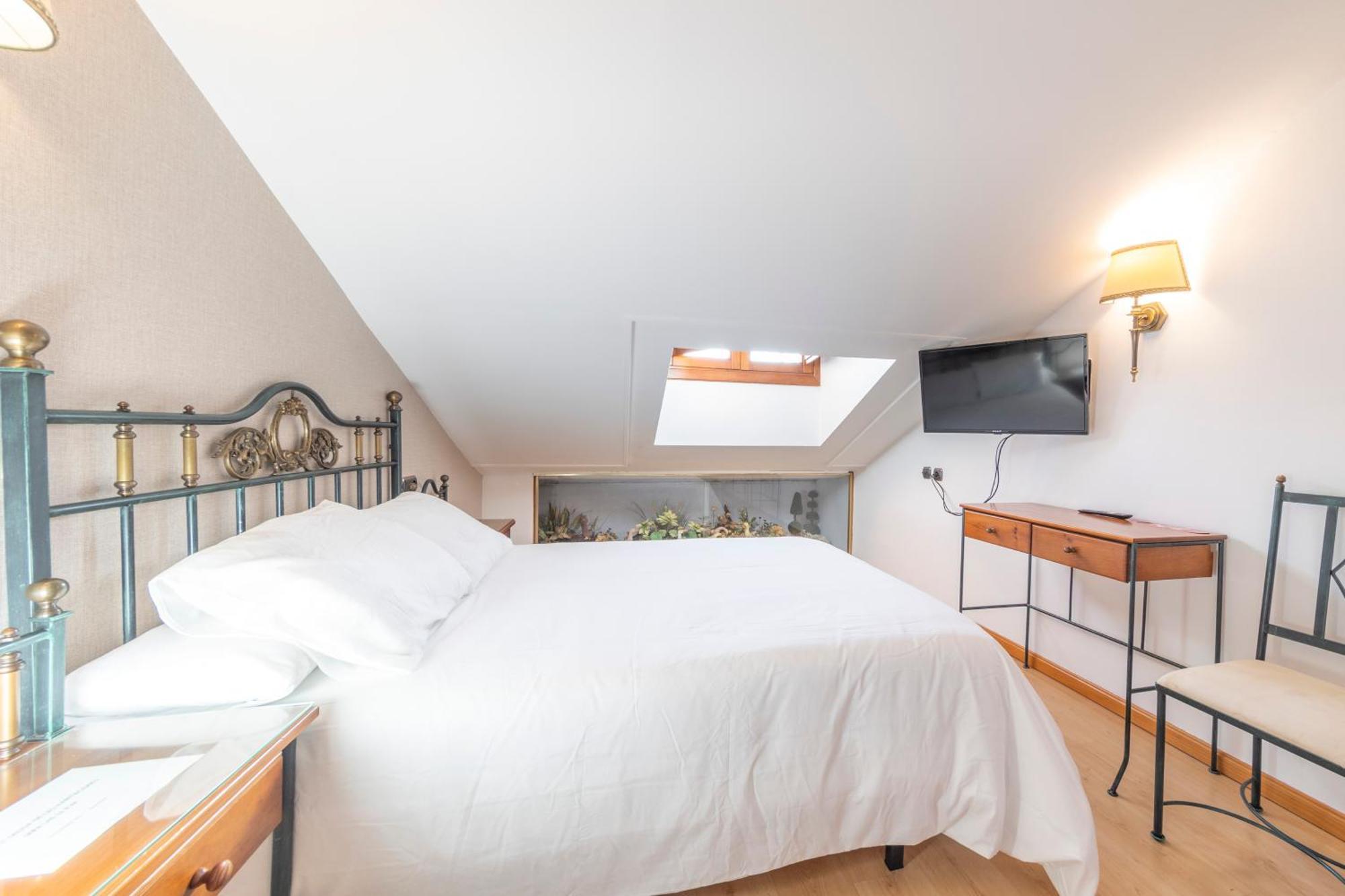 Hostal Sin Recep24H Puerta De La Villa - Pet Friendly & Restaurante Almazan Luaran gambar