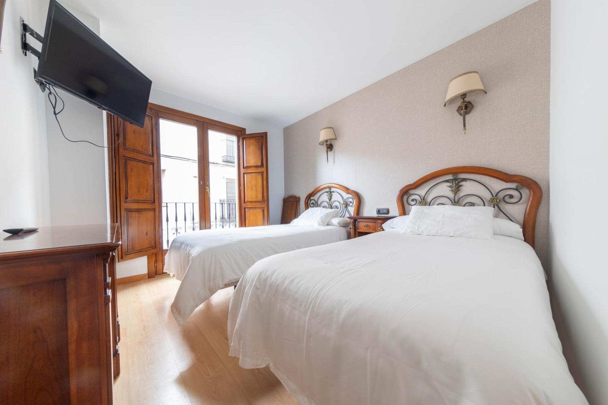 Hostal Sin Recep24H Puerta De La Villa - Pet Friendly & Restaurante Almazan Luaran gambar