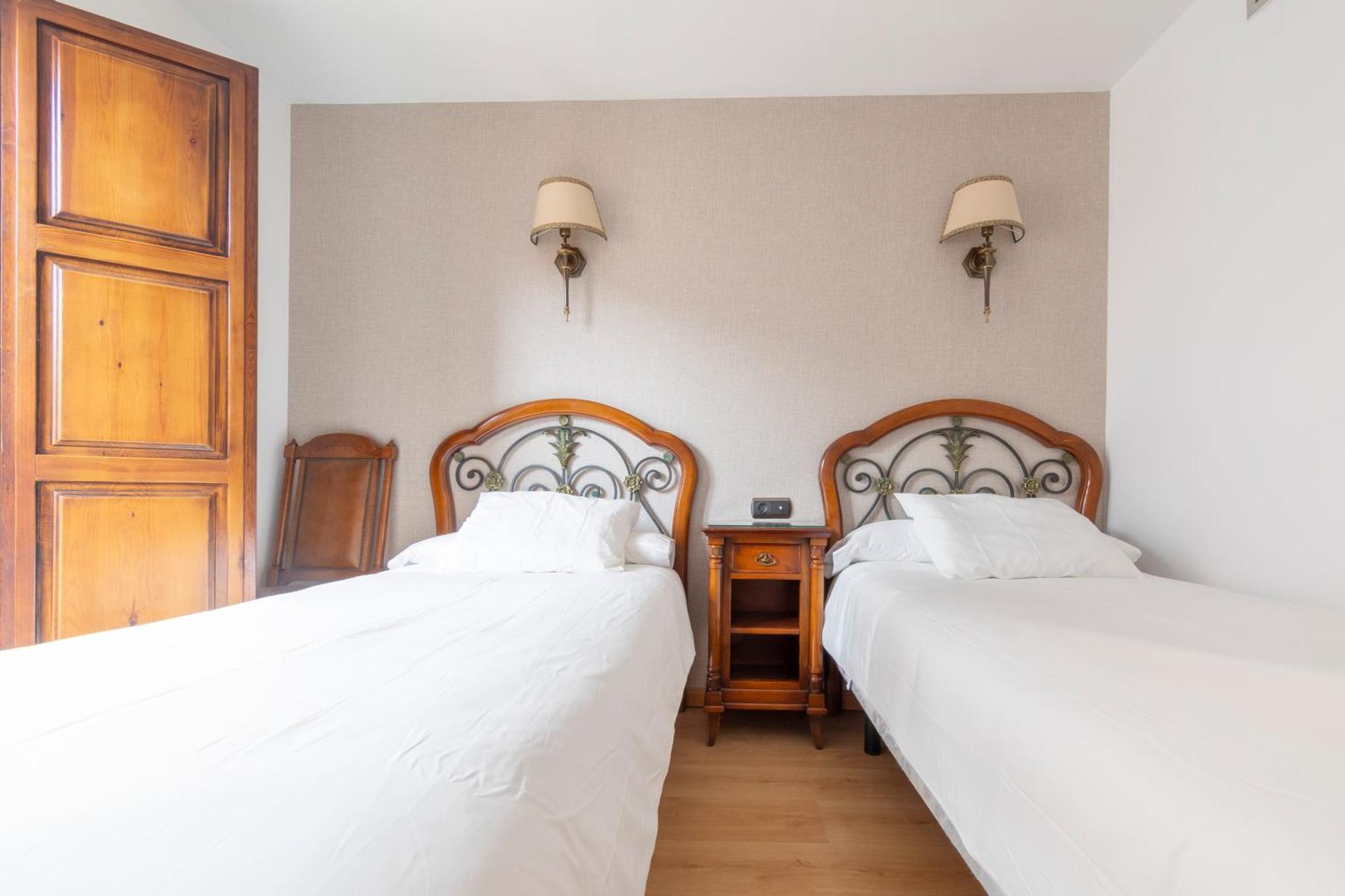 Hostal Sin Recep24H Puerta De La Villa - Pet Friendly & Restaurante Almazan Luaran gambar