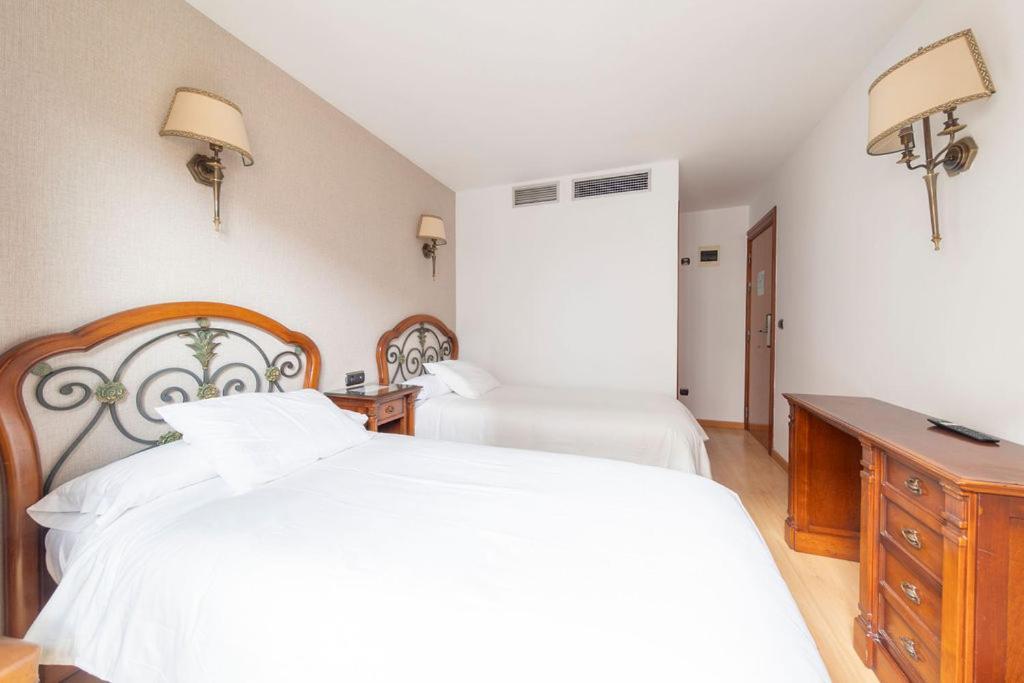 Hostal Sin Recep24H Puerta De La Villa - Pet Friendly & Restaurante Almazan Luaran gambar