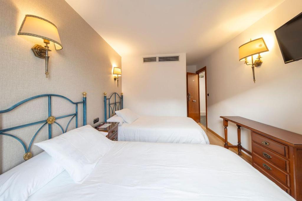 Hostal Sin Recep24H Puerta De La Villa - Pet Friendly & Restaurante Almazan Luaran gambar